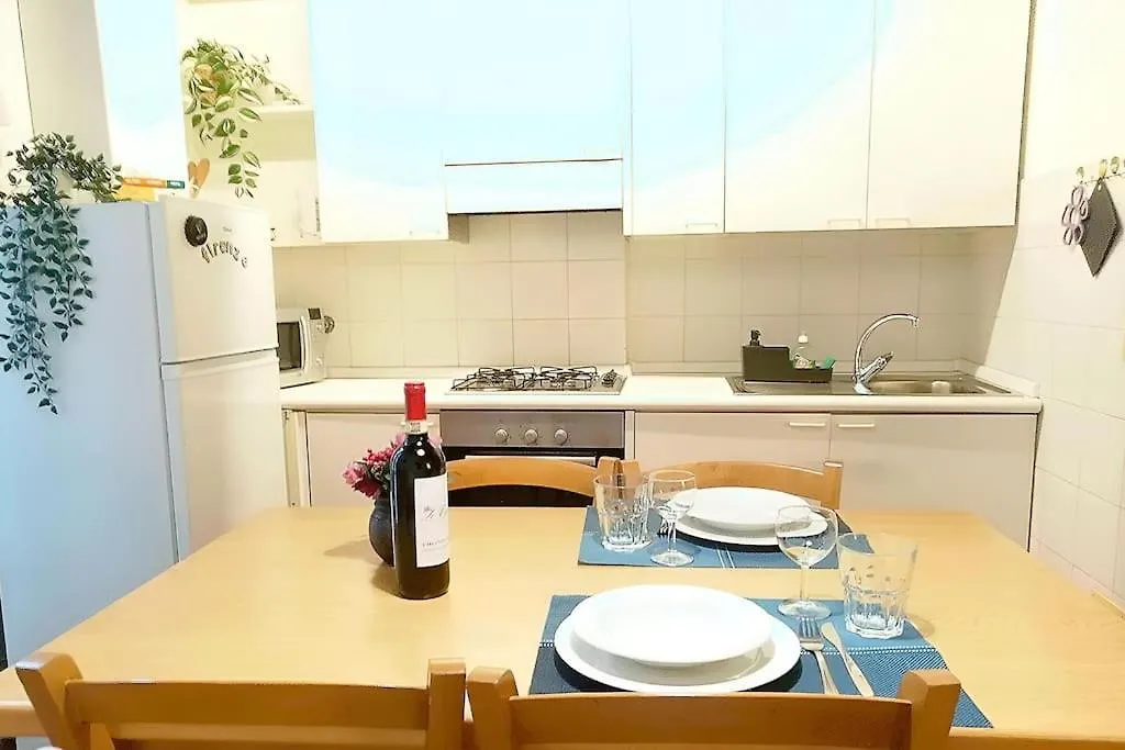 Cozy Apartment Near Train Station Florence