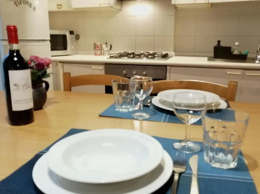 Cozy Apartment Near Train Station Florence